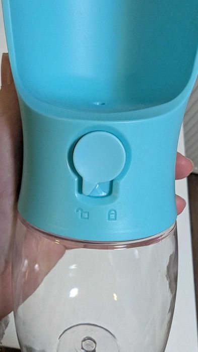 Sticlă portabilă pentru hidratare căței