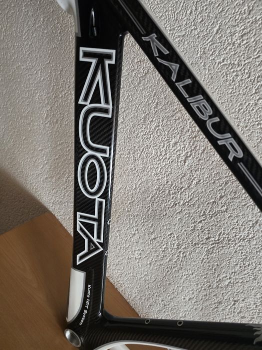 Cadru Kuota carbon-kevlar.