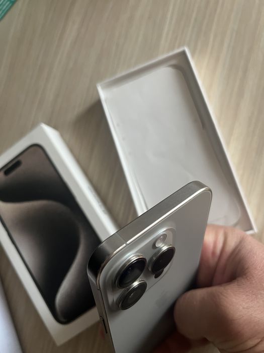 Iphone 15 pro  foarte bun