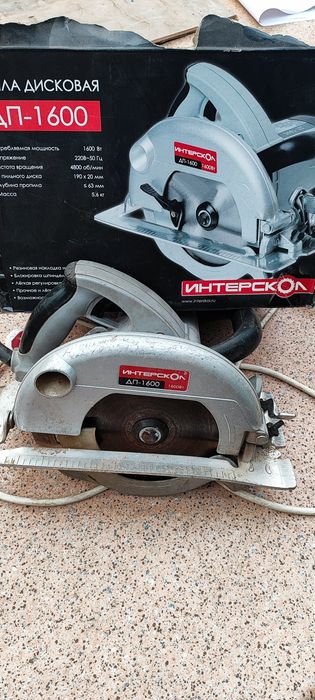Продам пилу,торцевая,пчелка Интерскол