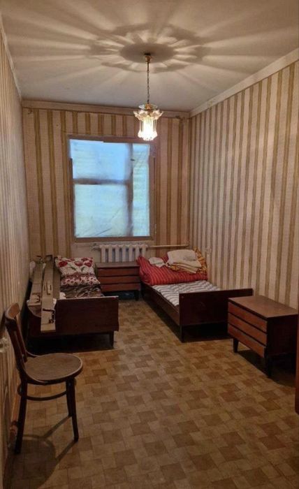 Юнусабад 11 квартал. Продается квартира 2/4/4