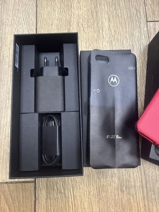 Motorola razr 40 ultra 8/256gb viva magenta Перфектен!