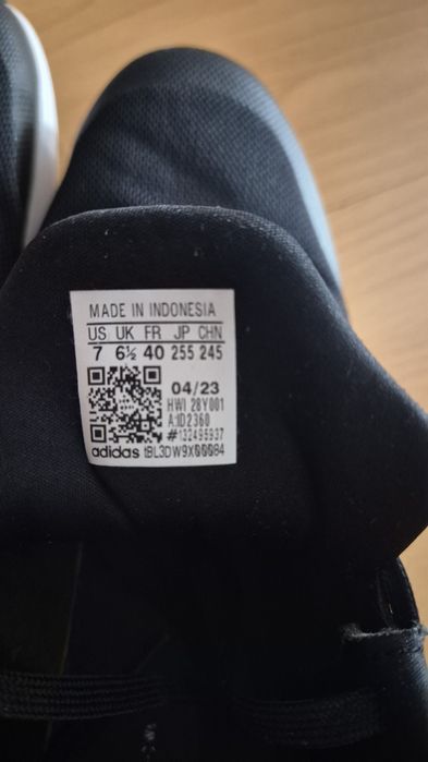 Продам кроссовки Adidas оригинал 40 р