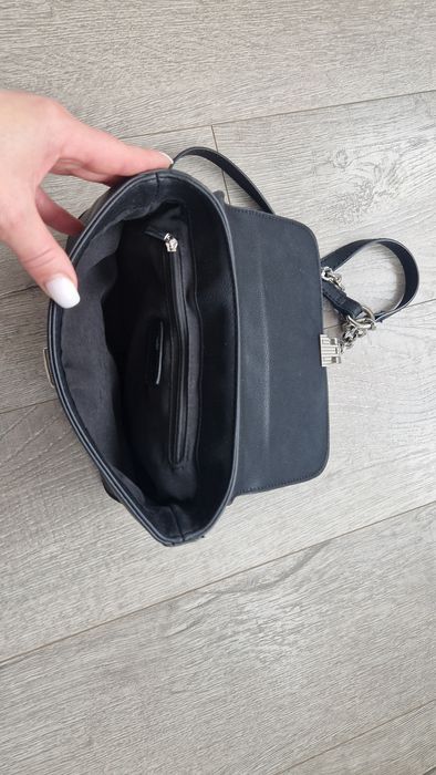 Geanta neagra de umar