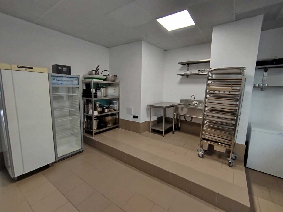 Дава се под наем Промишлена сграда в Асеновград - 50 кв.м за 255 € - Снимка #1