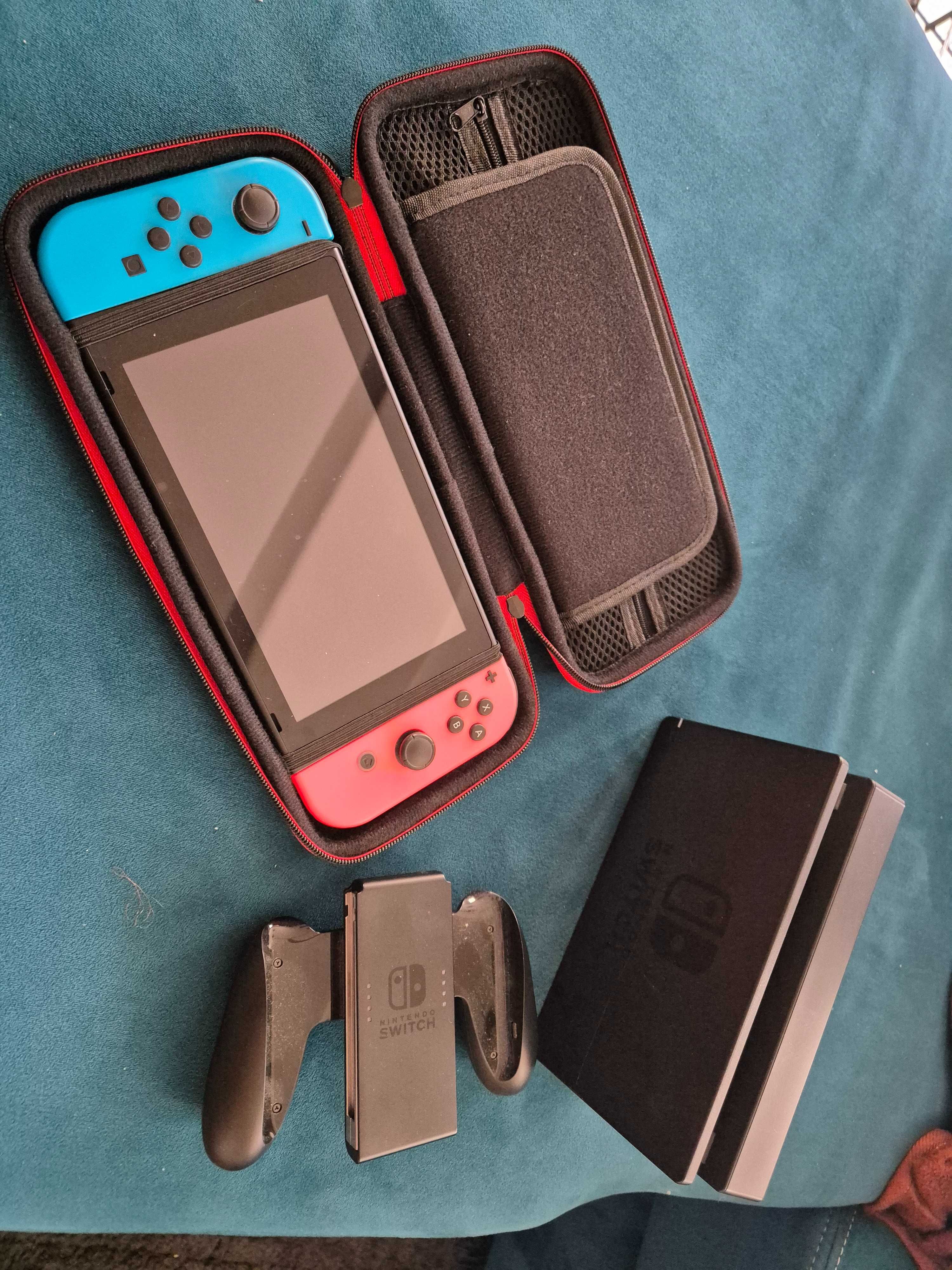 Nintendo switch+case+2 игри гр. Бургас Център • OLX.bg