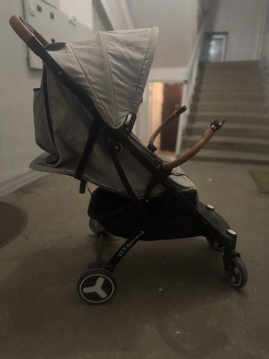 Продаю детскую коляску Yayoplus 3