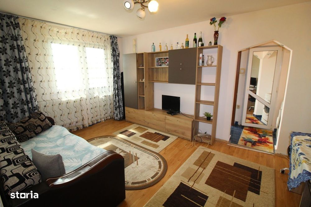 Vând apartament 2 camere în Hunedoara, zona Micro6-Str.Prutului, et. 2