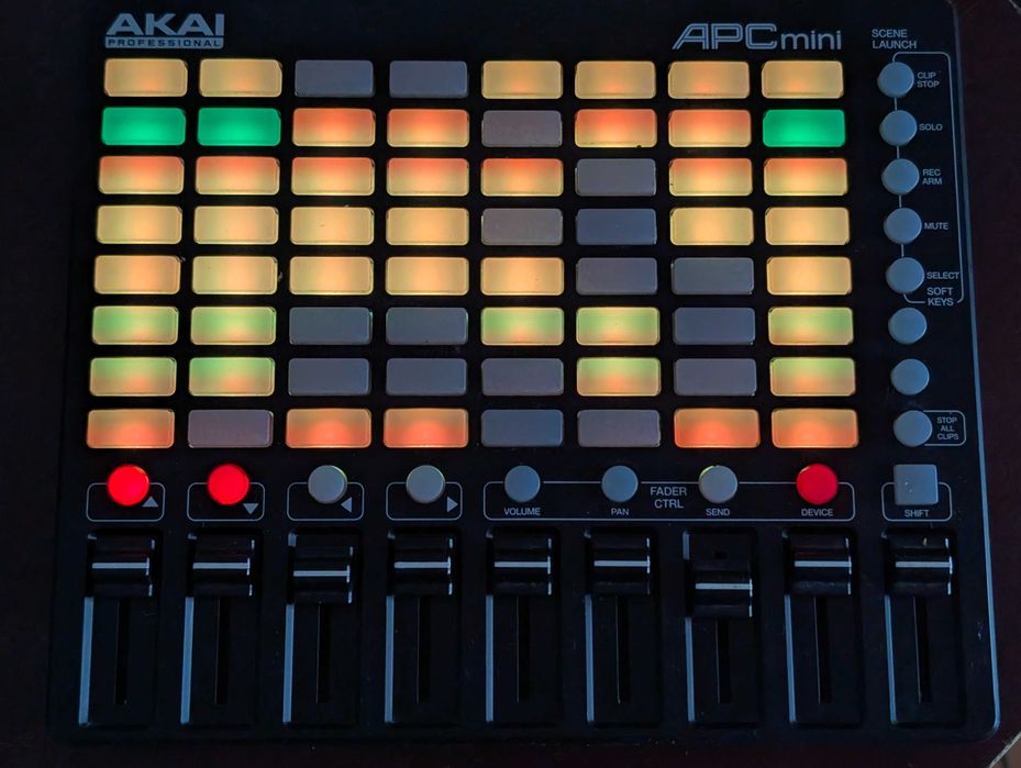 Vand AKAI APC Mini, 250 Lei, transport Easybox inclus