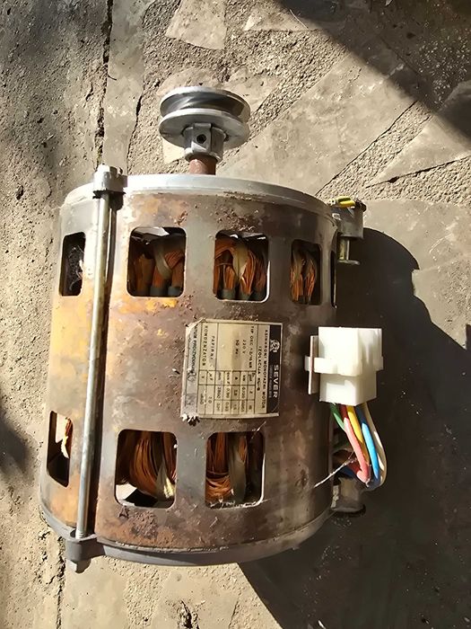 Разни електрически двигатели компресори и други