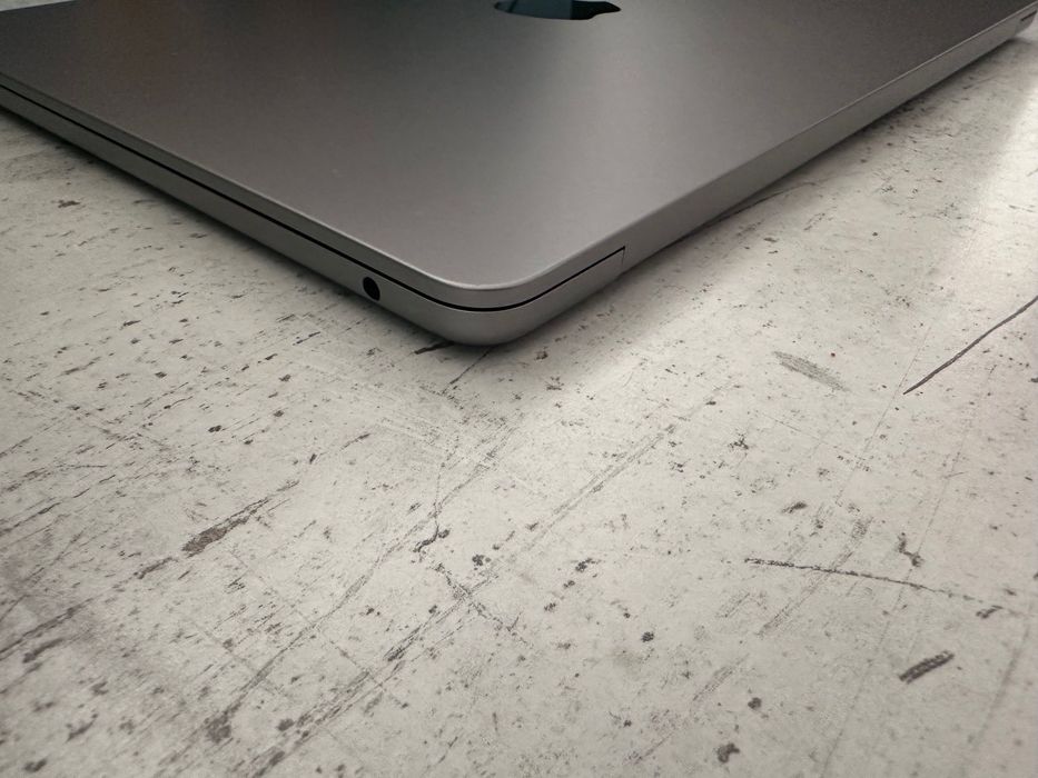 MacBook Air 13" M3 Chip 8-CPU, 10-GPU, 24GB RAM, 256GB SSD
