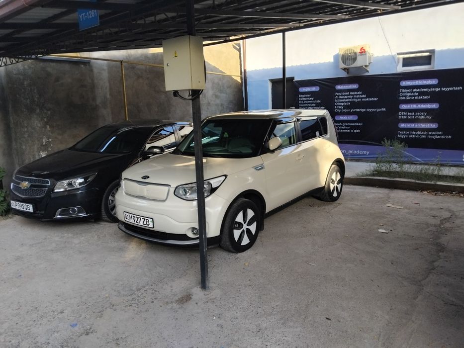 Kia Soul EV 2018 электромобиль