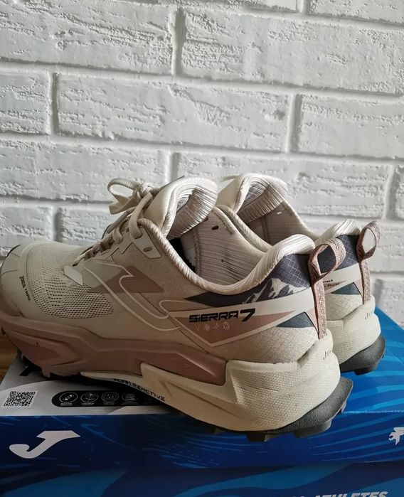 Маратонки JOMA номер 39.