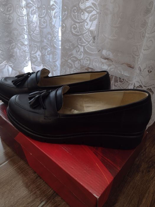 Vând mocasini din piele naturală