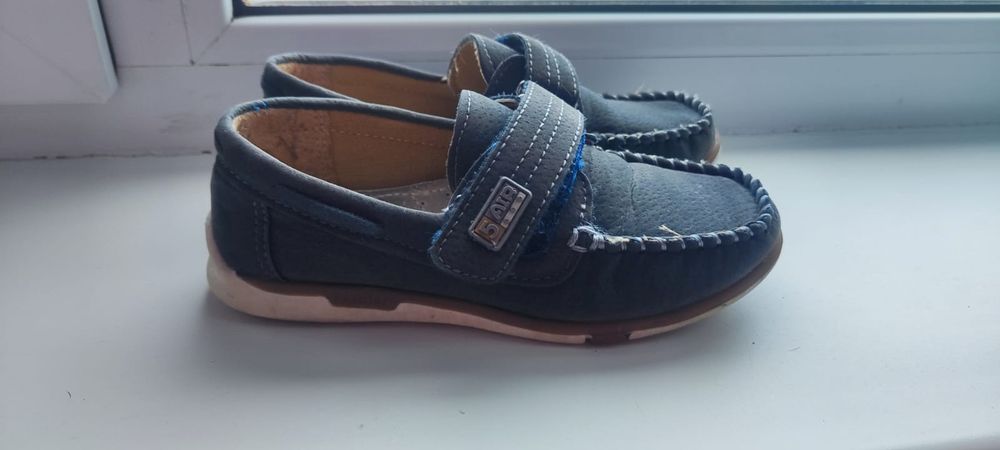 Продам детскую обувь