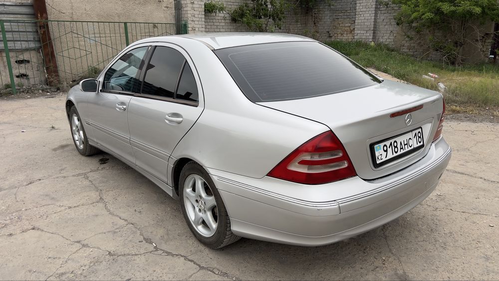Mercedes-Benz C180 W203 2.0 AT