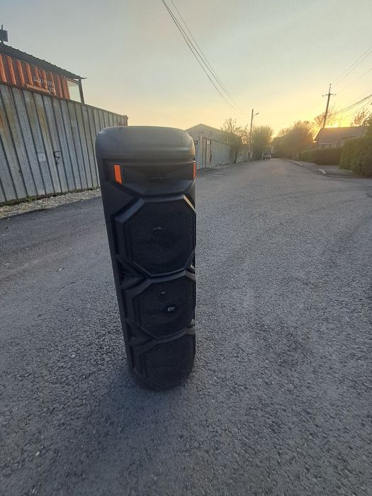 Продаю блютуз  колонку! 
Почти новая, пользовался акку