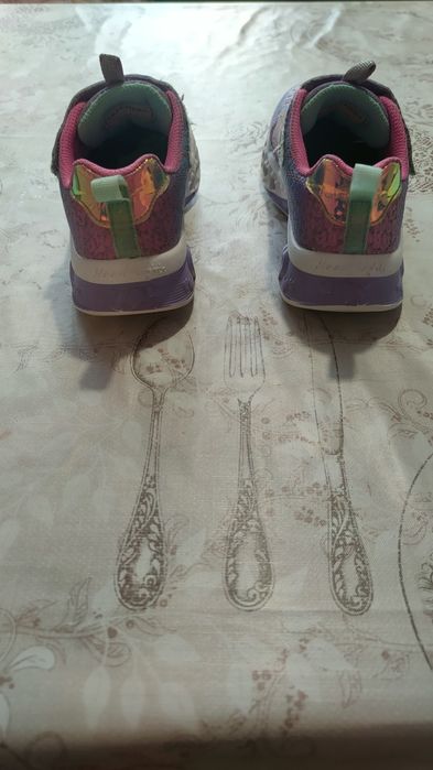 Два чифта детски маратонки Sketchers и Колев и Колев