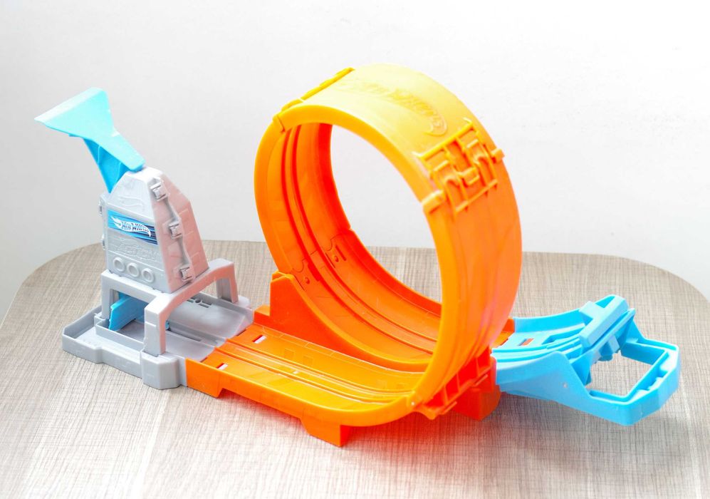 Писта HotWheels с лупинг за 2 колички Hot Wheels Loop + БОНУС