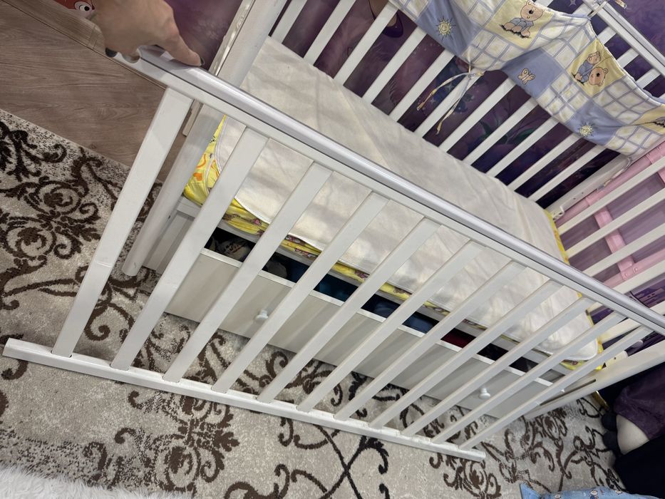 Продам кроватку с матрасом