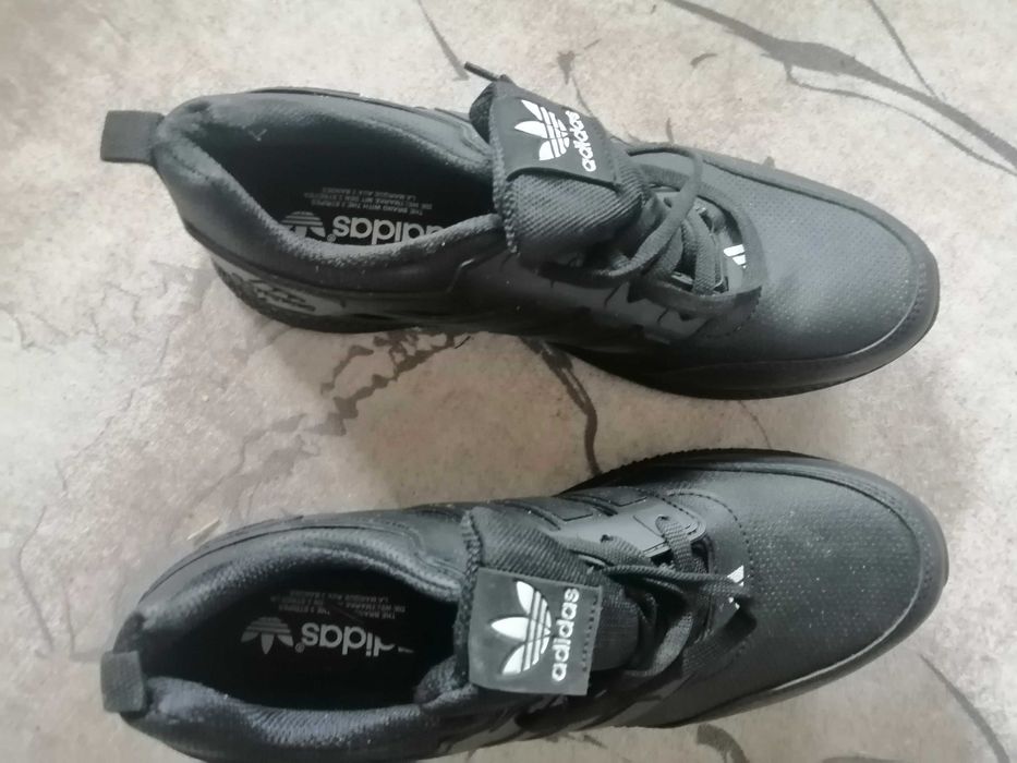 Продавам маратонки Adidas