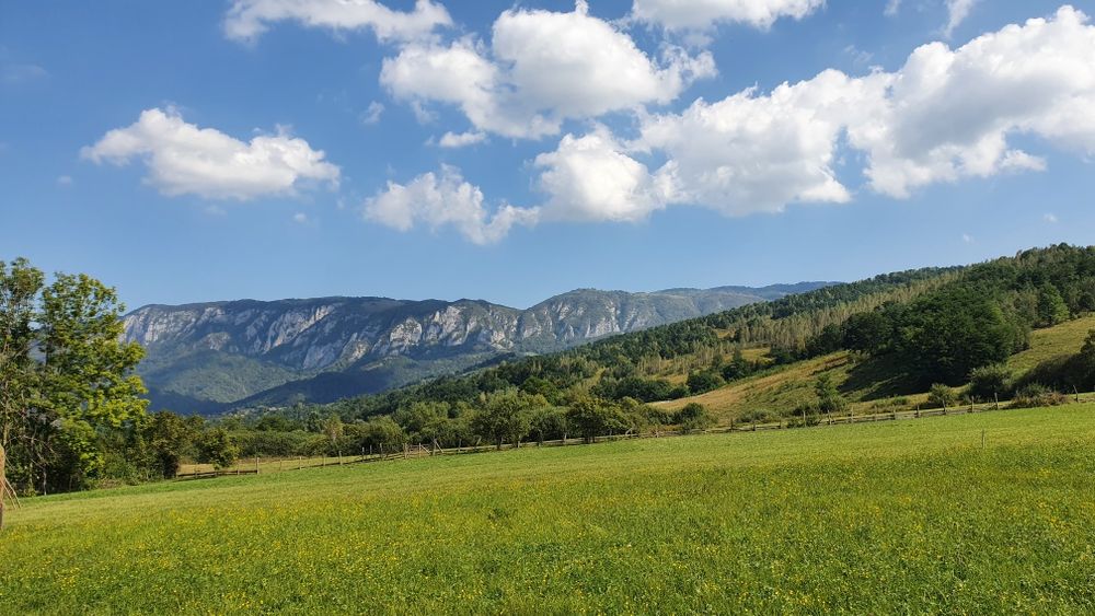 Vand teren intabulat  la munte