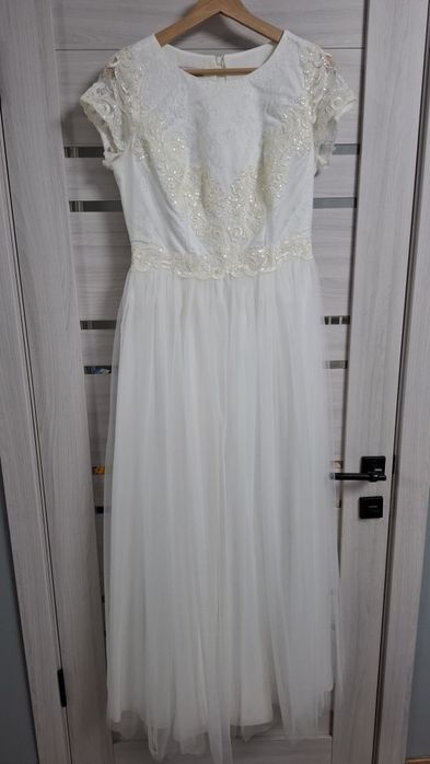 Платье с вышивкой