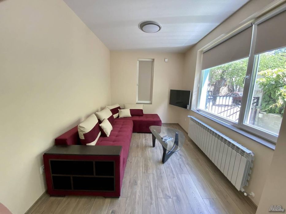 Дава се под наем Тристаен апартамент в Варна, ВИНС - 95 кв.м за 700 € - Снимка #1