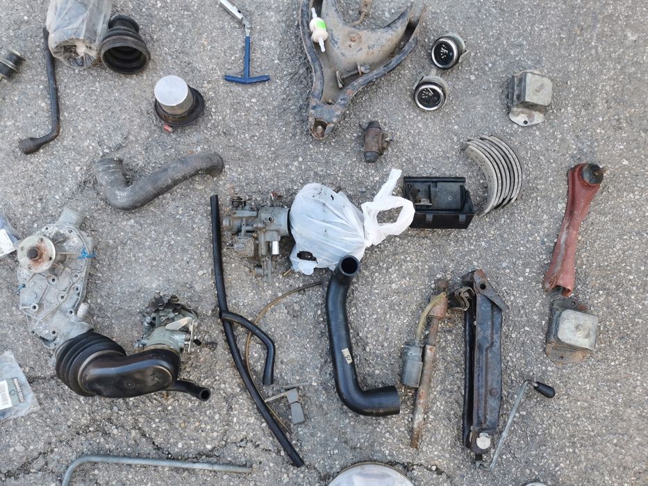 De vânzare mai multe piese de Dacia 1300