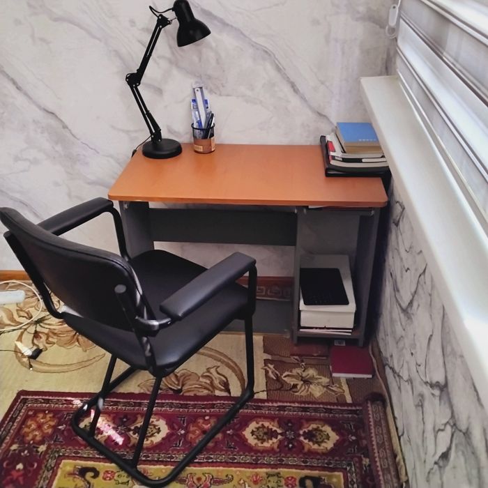 Stol-stul complect sotiladi