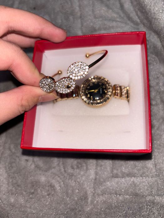 Часы и браслет прекрасный подарок для праздников