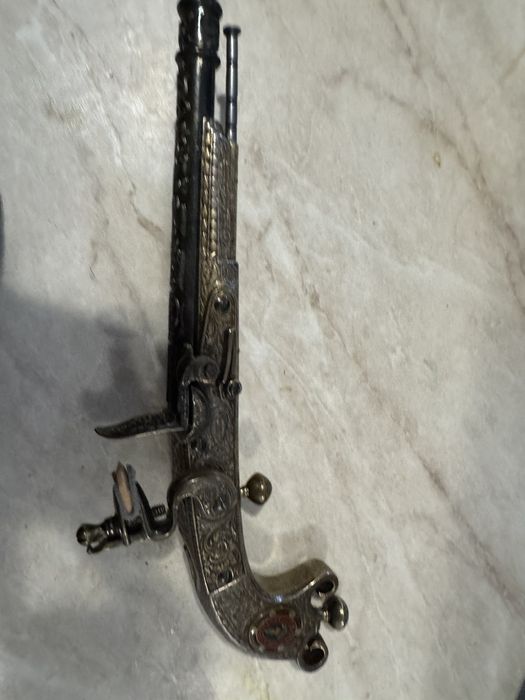 Декоративен старинен пистолет