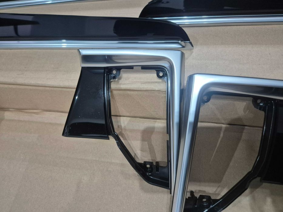 Set trimuri ornamente bord usi Porsche Macan 95B 2014-2018 Piano Black