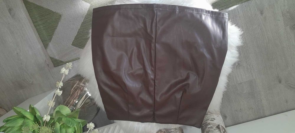 Fusta mini maro ciocolata / imitatie piele (M) - NOU (cu eticheta)