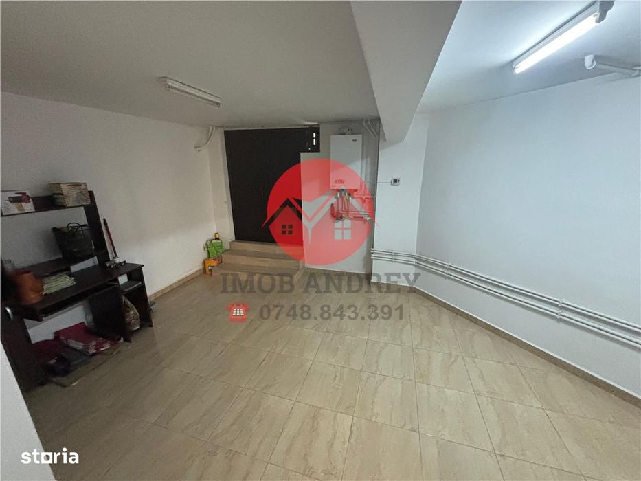 Spatiu comercial central 104 mp de închiriat – vad excelent, parcare