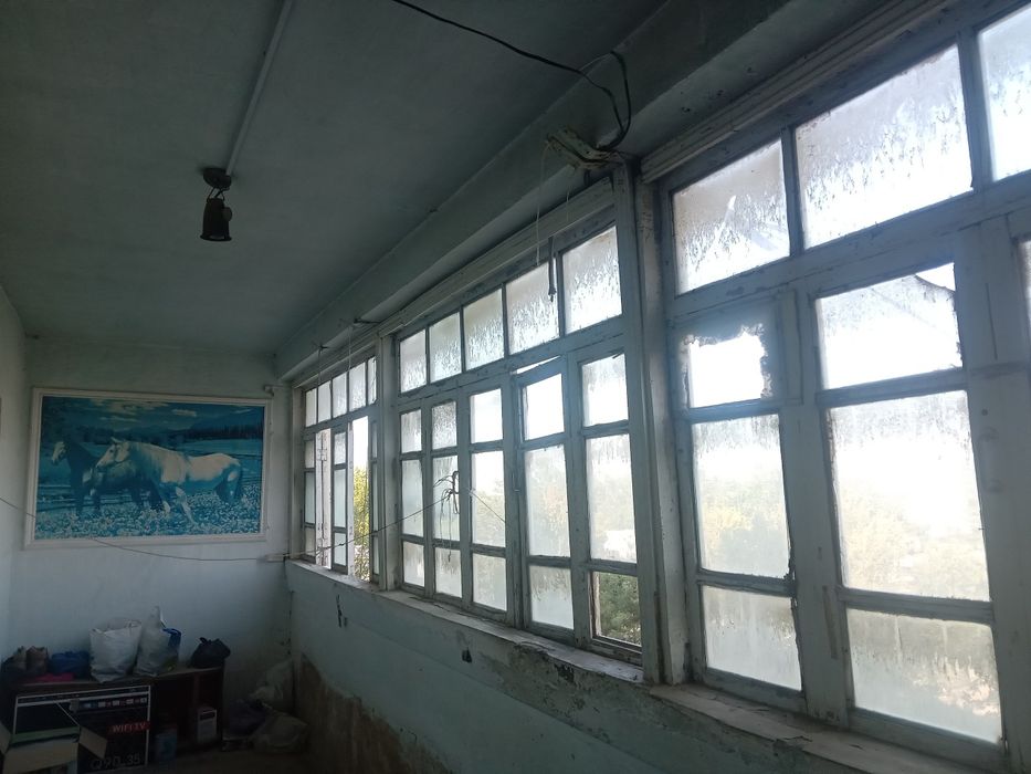 Зудлик билан сотилади 5 хона 5 этаж 9 этажли дом Бам шахарча