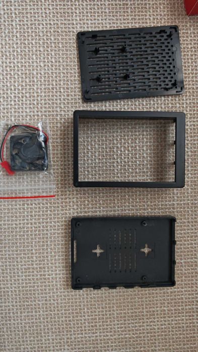 Carcasa Raspberry Pi4 cu ventilator inclus.