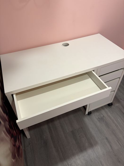 Детско бюро Micke IKEA