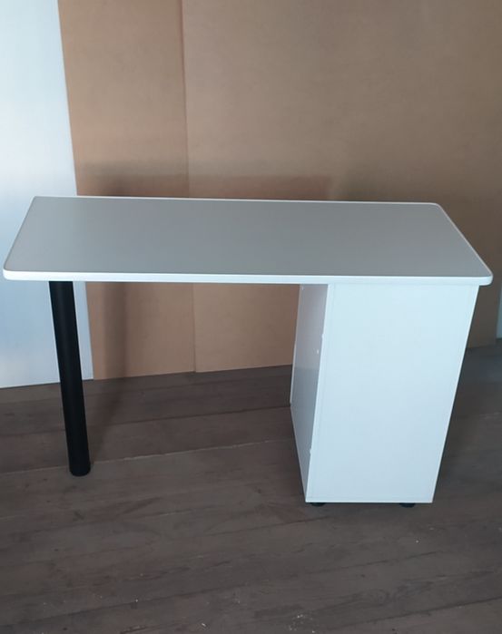 Маникюрный стол новый