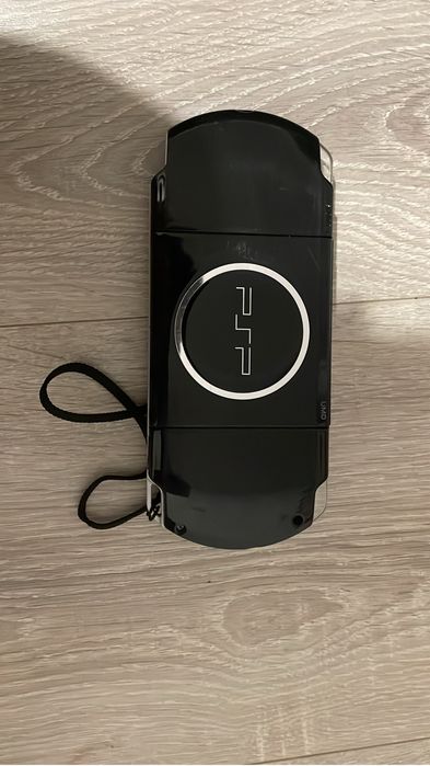PSP Sony + încărcător original + 2 jocuri+ husa de protectie