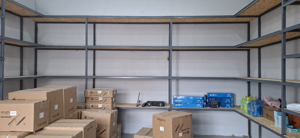 Продаётся витрины, стиляжи полки.