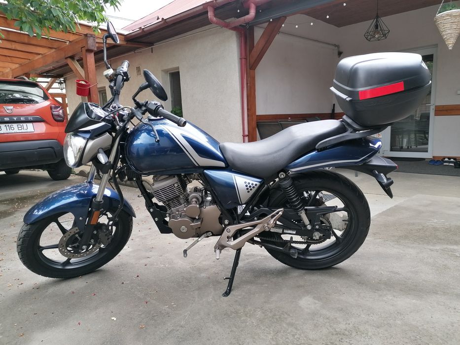 Vând motocicleta de 125cc