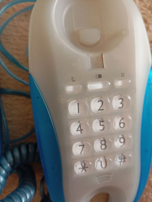 Telefon fix de perete sau normal