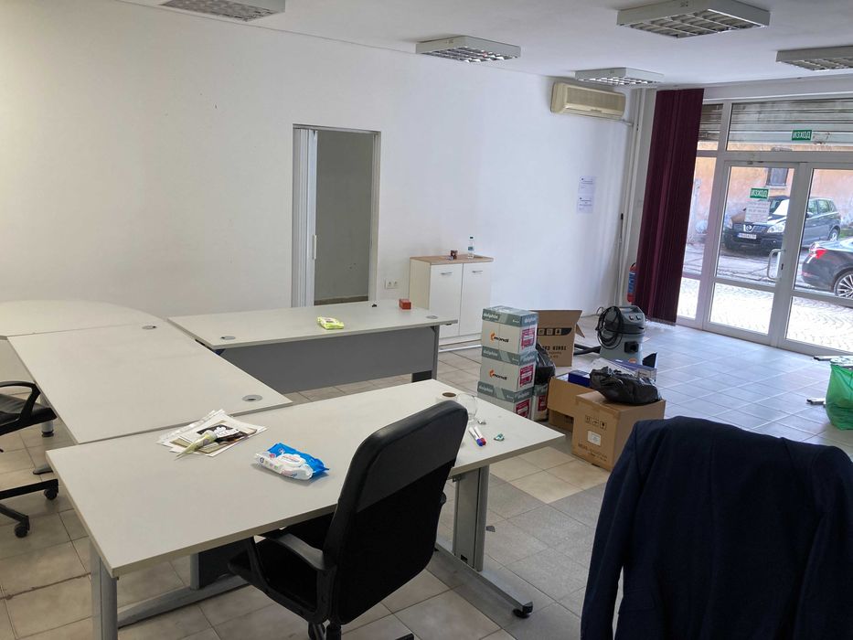 Дава се под наем Магазин в Пловдив, Кючук Париж - 110 кв.м за 561 € - Снимка #3