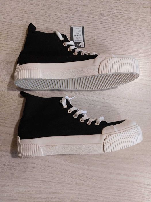 Tenisi Primark  noi cu eticheta