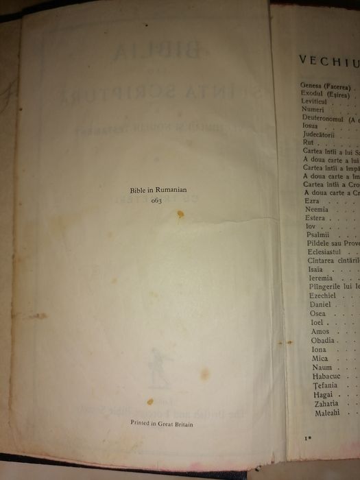 Biblie veche, rara, editata în Anglia an 1966.