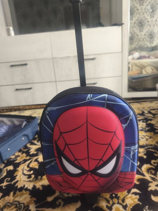 Детский чемодан человека паука