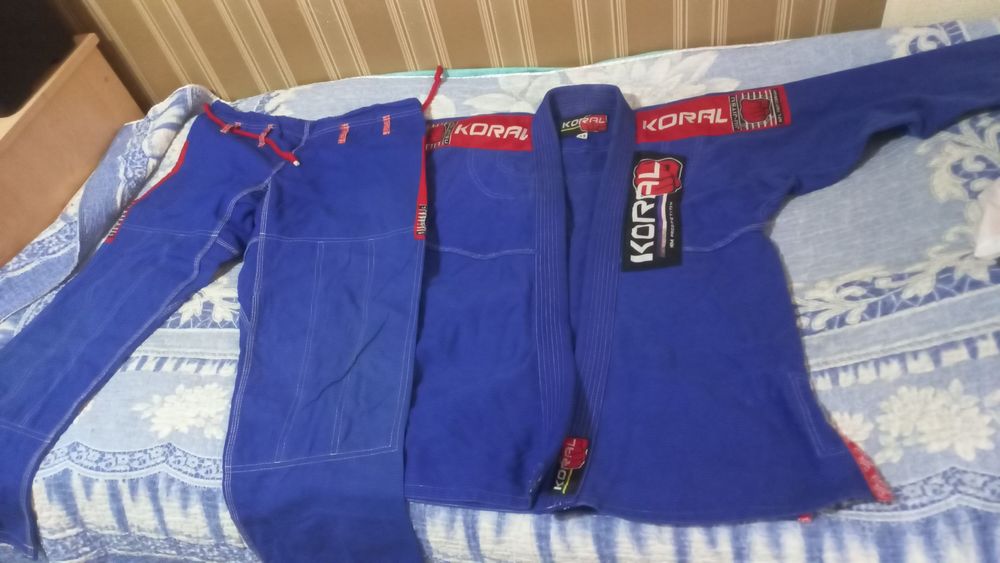 Продается кимоно.