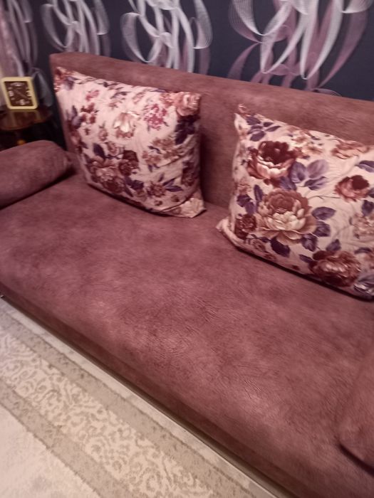 Красивый диван в детскую, гостиную