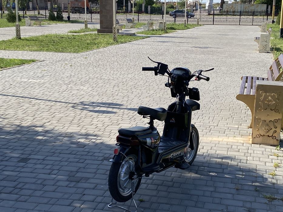 Продам скутер работает.